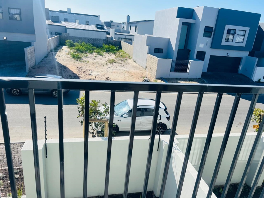  Bedroom Property for Sale in Sandown Western Cape